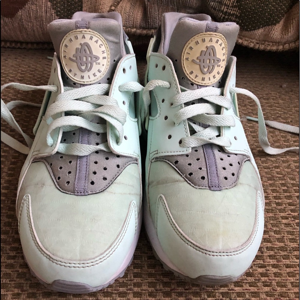 Tan Women Nike Huaraches Size 7.5